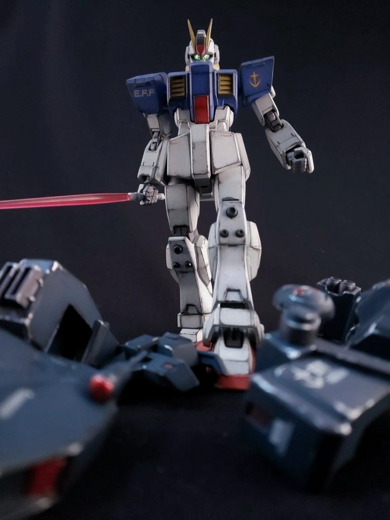 ガシャガシャガシャあれはガンダムでは!?と一瞬でもスキができれば勝算あり!ちなみにアーマーと本体はネオジム磁石でくっついており差し替え無しで脱着できます。