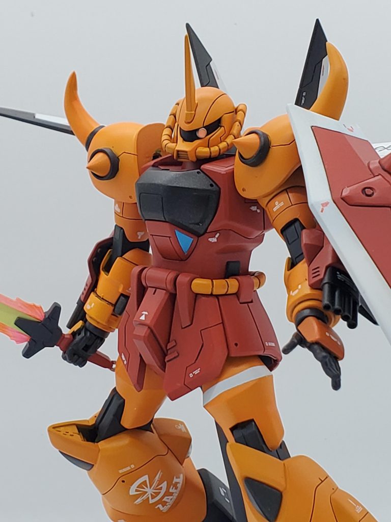 次元ビルドナックルに変更顔、首、胴、脚部をそれぞれ延長肩は接続方式を変更してます。またスパイクも変更してます。