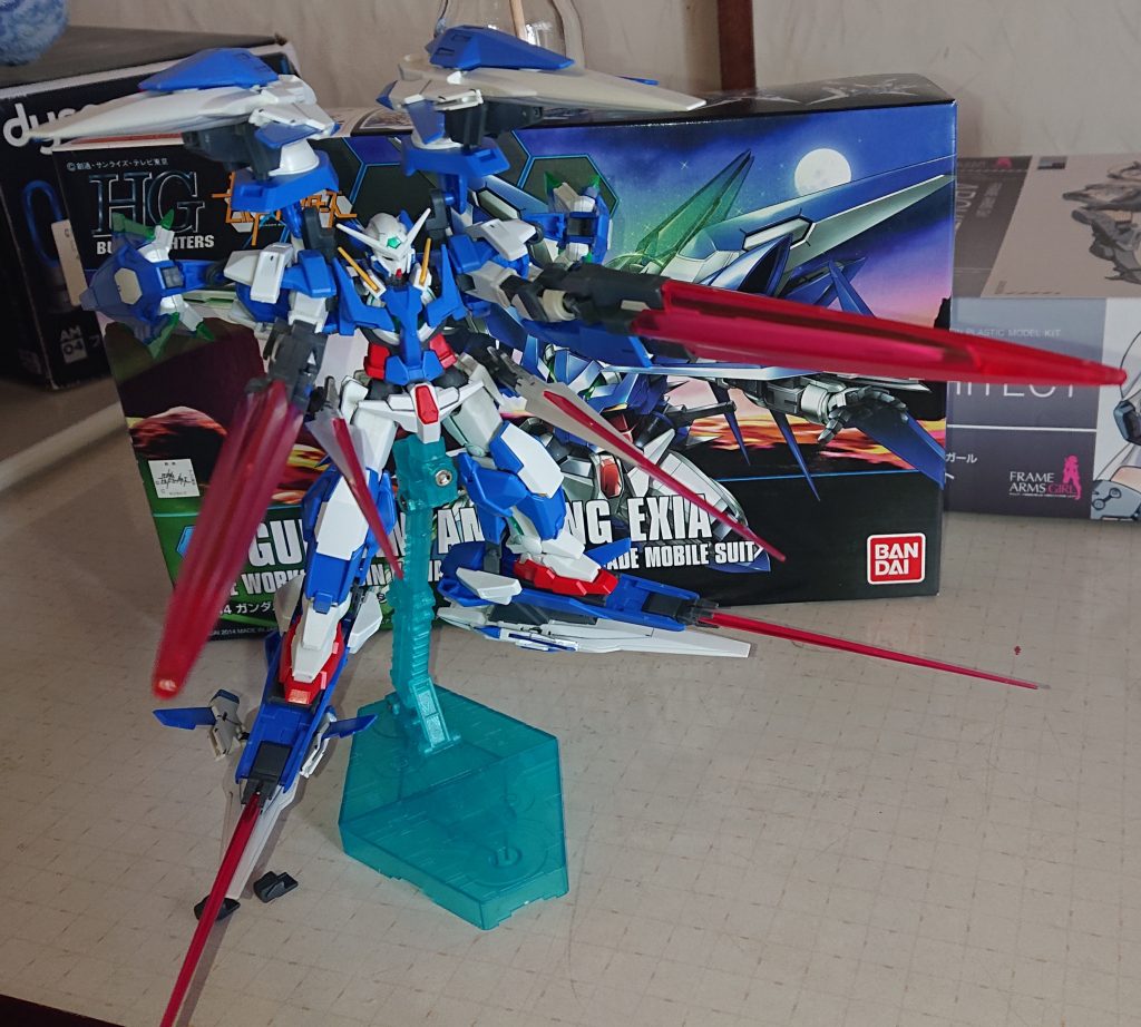 ライザーソードモード/ハイパーバーストモード全砲門を全面に向けGN粒子を集中させることで可能になるモード。切り替えはGNソードⅢのモード切り替え。ライザーソードモードはトランザムを使えない本機でもトリプルドライヴの出力で可能になった。しかし、クアンタのような出力は出ない。ハイパーバーストモードはバーチェ系列が使用していた物と同じだが威力は段違い。 