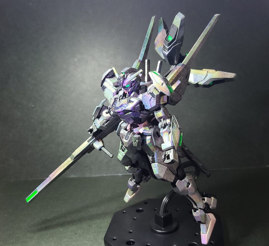 ガンダムマーカーの月光蝶ホロシルバーを黒立ち上げしています。