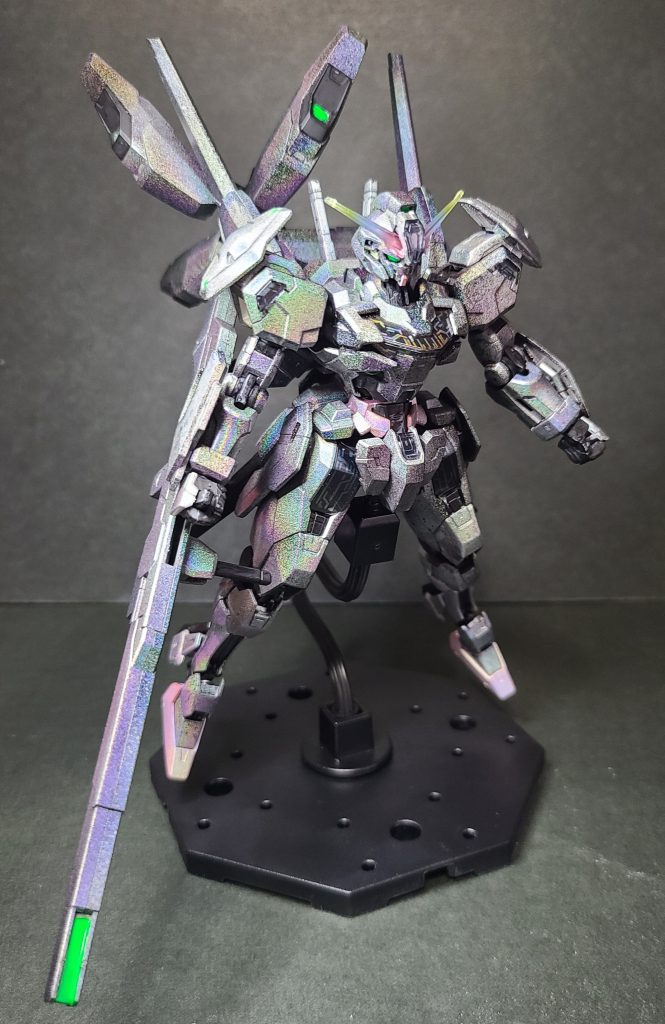 光量の違いでの比較光量多い、ブラックライト無し塗装メモアーマー下地田宮アクリルブラックガンダムマーカー月光蝶ホロシルバー下地無しガンダムマーカートランザムホロレッドガンダムマーカーMEPEホロイエローアクリジョン蛍光グリーン(筆塗)フレーム田宮アクリルフラットブラック(筆塗)コーティング無しです。(ホログラムが落ちる為)