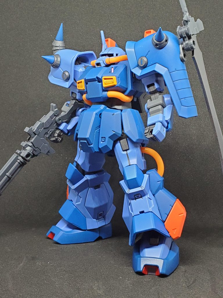 ホビーハイザックを青(グフ)ベースで塗り替え、スパイクを付けてみました。もともと緑(ハイザックカスタム)ベースを予定してましたが、公式に発表されてしまったので…。