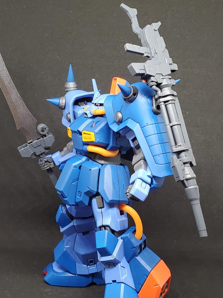 左アーマーはウェポンラックになります、巨大ライフルと巨大ソードを手持ちと入れ替えながら使います。