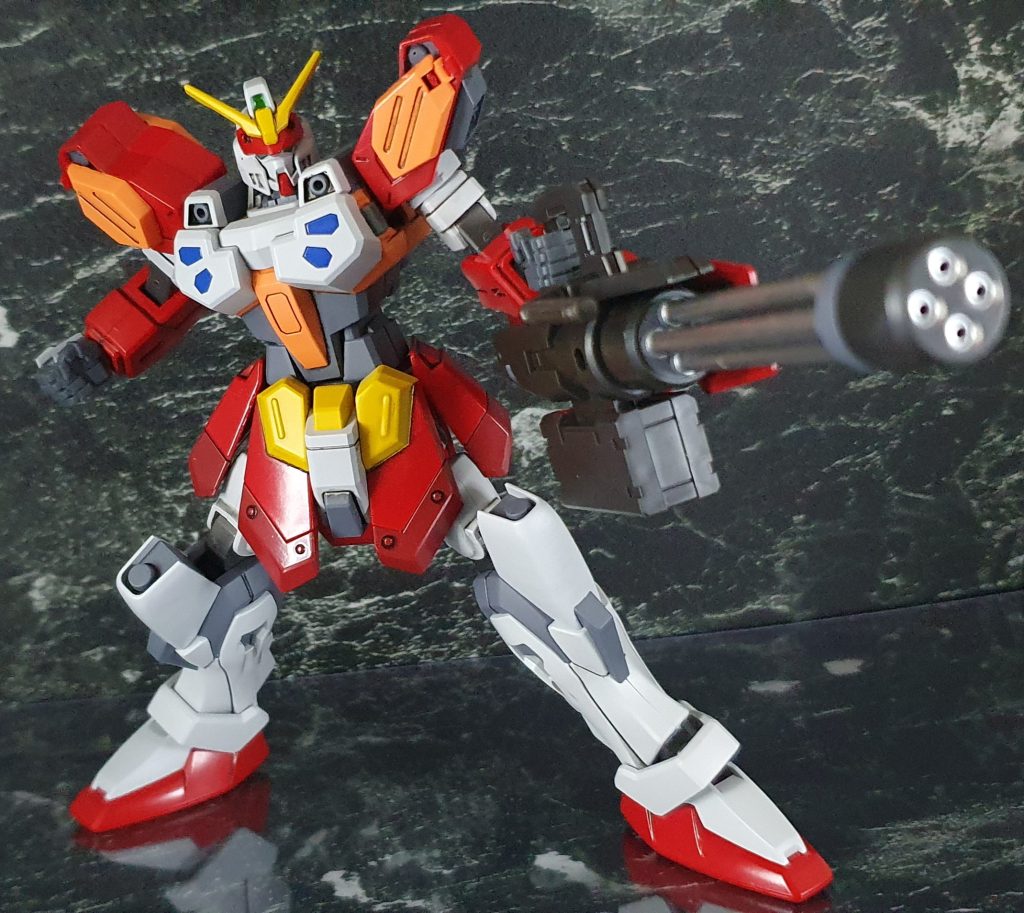 『ガンダムブレイカー4』の発表に伴い「ガンブレに出て来そうなガンプラ」を意識して、そのまま使用出来る部品はそのまま使用し、らしさを追求しました。・・・・・・・。ゴメンなさい…ウソです…面倒くさかっただけです…旧HGのSEED系キットはHGCEに比べ手足が太いので、それがかえってマッシブな印象を与えて良かったのかなと分析…怪我の功名ということで…その代わり、あんまり動かなくなってしまいましたが…