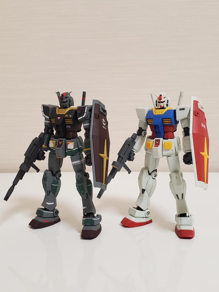 HGUC191と通常版は発売当時に組んだ物ですが、もう何年前になるんでしょう。うわぁ、太もものラインデカールがボロボロに…😢