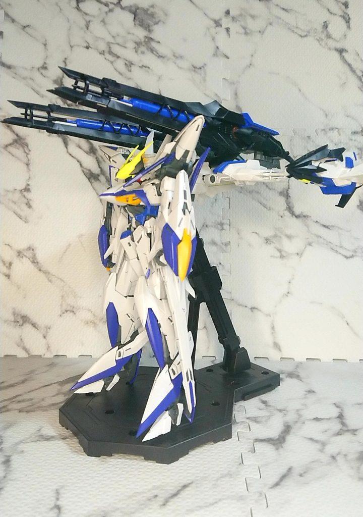 ライジンストライカーを装備しても違和感無くしっくり来ます。赤を排除して正解でした。