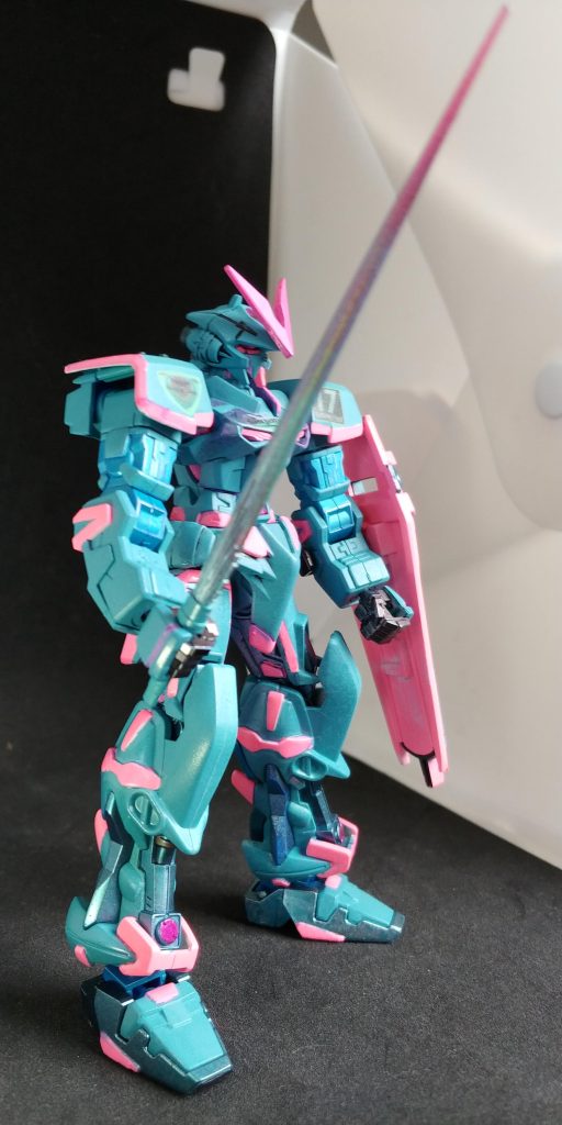 ビームサーベルもホロブルー~ホロレッドのグラ風写真では分かりにくいが一応ビームライフル等もブルー系とピンク系で