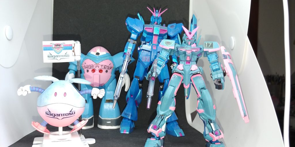 去年の3つのサガン鳥栖Ver.と共に まだまだ塗装下手ですけど少し位は良くなってるんじゃないかなとハロはかなり色褪せしてるので再塗装か作り直すか 今回は【Gブルー×蛍光グリーン×ニューホワイト】、G蛍光ピンク、【ヘビーガンメタ×Gメタブルー×シャインシルバー】、メタリックピンク、【Gメタブルー×Gホワイト】、ヘビーガンメタリック、ホロレッド、ホロブルーミスターホビーマーカー焼鉄色