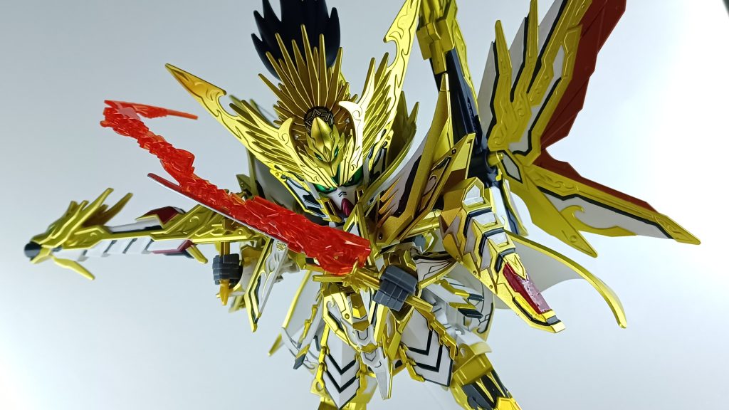 心·技·体の全てを極めた信長エピオンが出世した姿…という事もあってかなり豪華絢爛な見た目に!!その分、塗り分けもかなり苦労しましたが(^_^;)