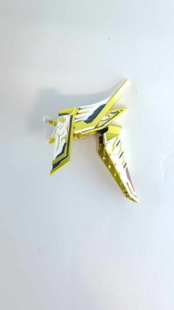 肩アーマーには側面にもアーマーが付いており、これも非可動なため腕の可動に干渉してしまうので、一部ジョイントを反転させてから高速移動形態の接続方法を利用しました。このおかげで干渉を避け、可動範囲を広げる事が出来ました。塗り分けにかなり苦労しましたが、納得の作品が出来たかと思います。最後まで見て頂きありがとうございますm(_ _)mX(旧Twitter)にも投稿してますのでぜひm(_ _)mhttps://twitter.com/BansheeAir/status/1777228285157814742?t=bnMEM7flqdlWjgdH40kuvg&s=19