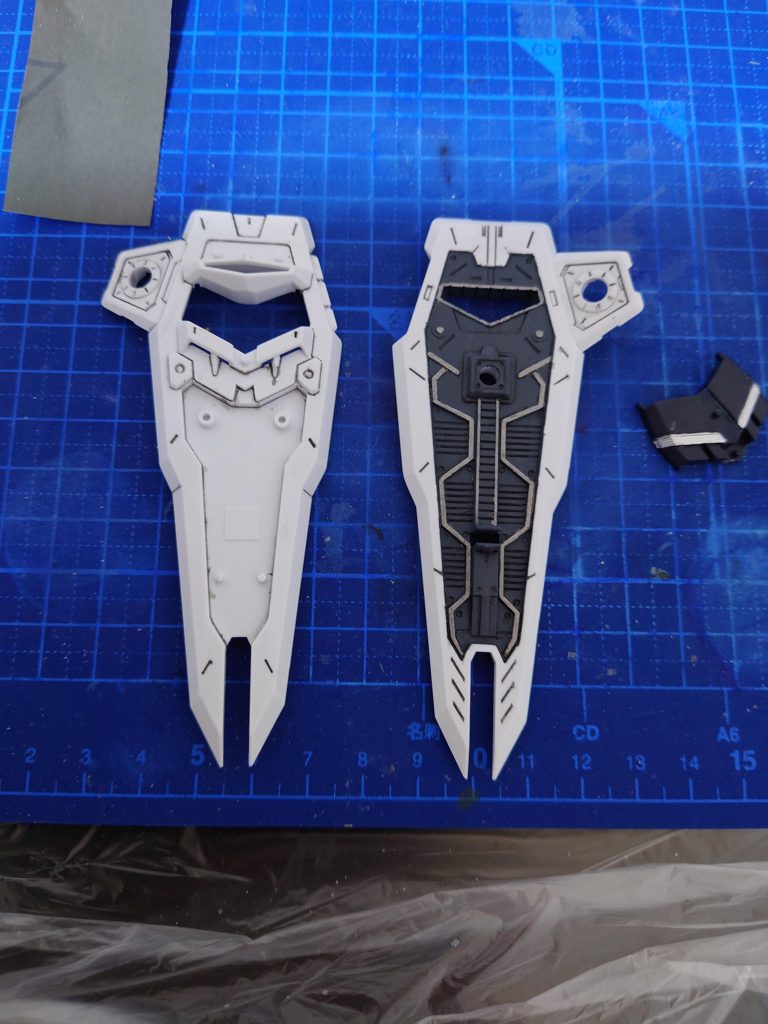 グレーとシルバーによる筆塗り