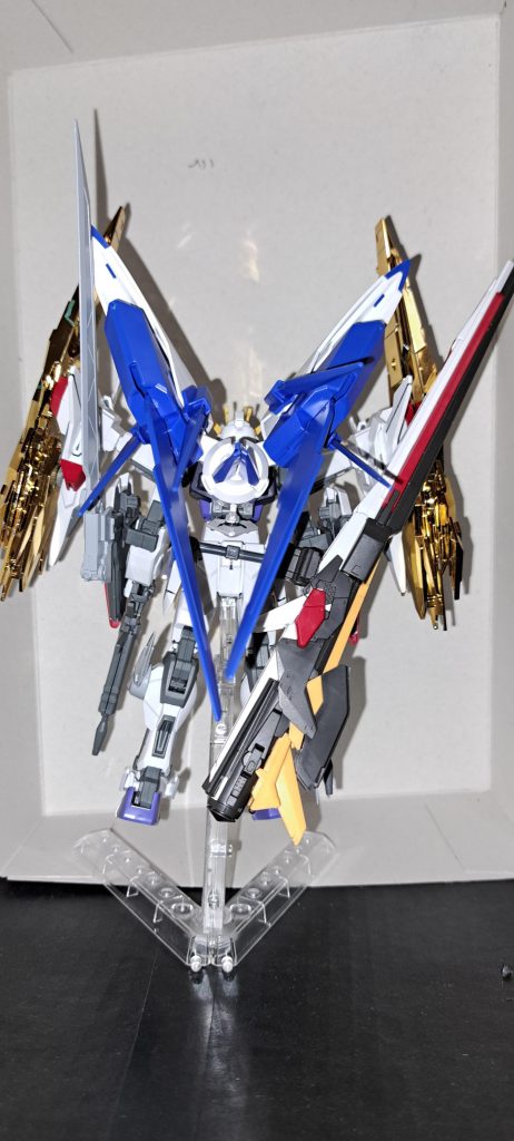 バックショットですやはりロングレンジフィンファンネルが片方だけだとシルエットのバランスが微妙ですね(^_^;)