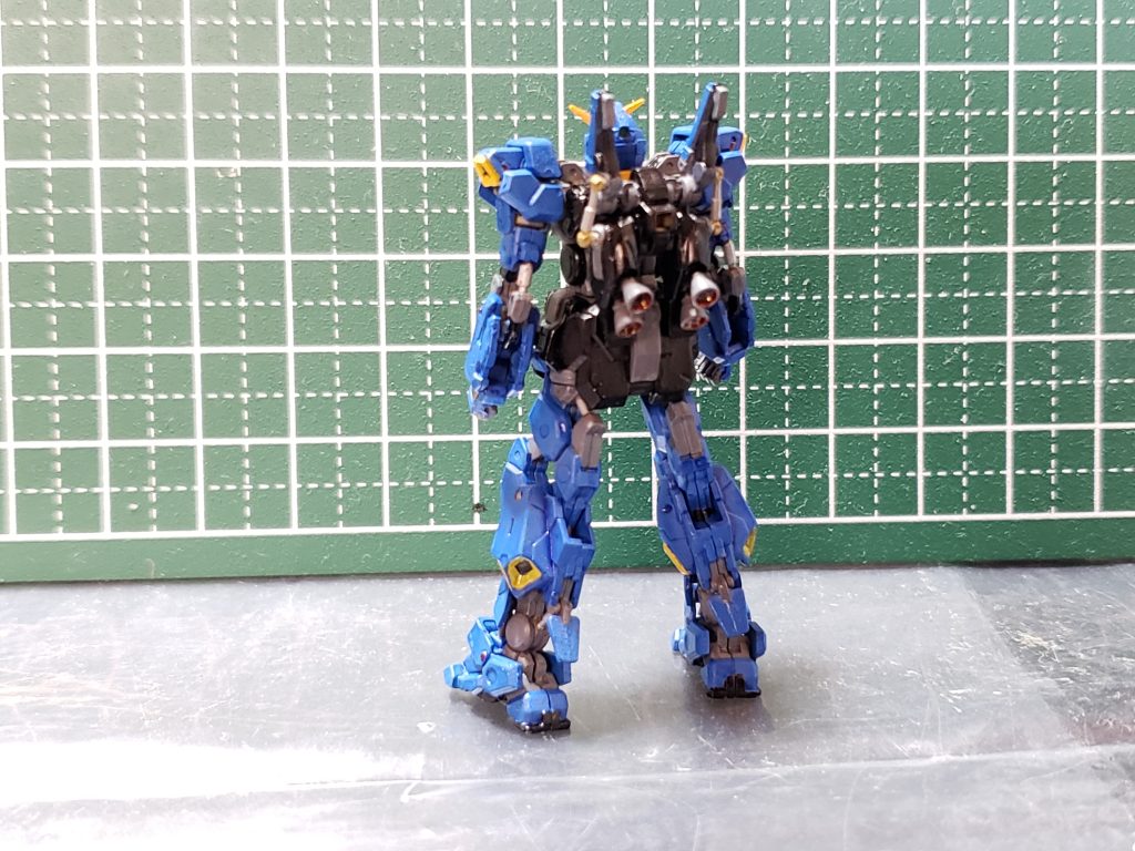 グレーとシルバーの差が解り難いですが、フレームはグレーで、ダンパーはシルバーで塗り分けてるつもりです😖💦