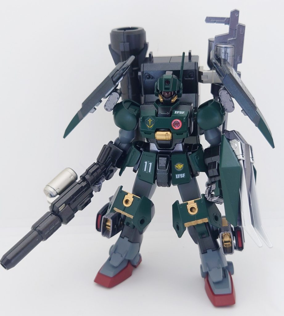 正面頭部はジムスナイパーⅡ、胴体と脚部はEz8、腕部と背部武器コンテナはグリモアレッドベレーのパーツを使用しております。