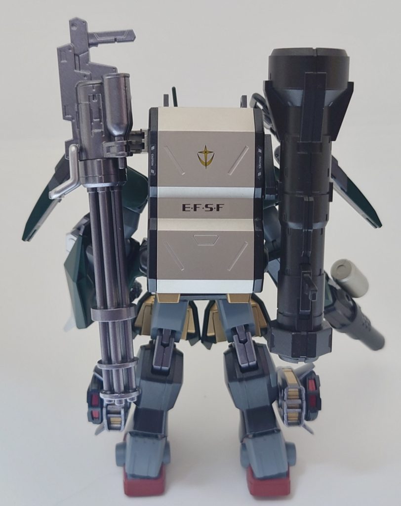 背面陸戦型ガンダムの武器コンテナをイメージして取付けてみました。