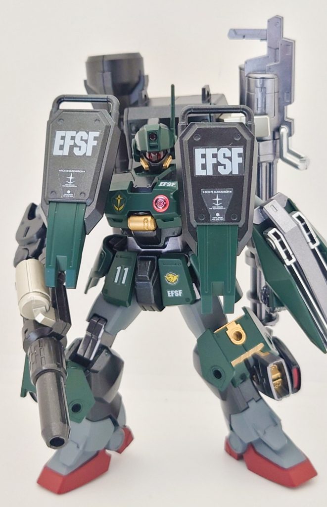 武器2 シールド両肩に装備されたシールド。前面に展開可能です。