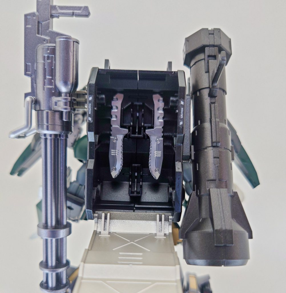 武器7 アーミーナイフ普段は背部のウェポンコンテナ内部に格納してあります。