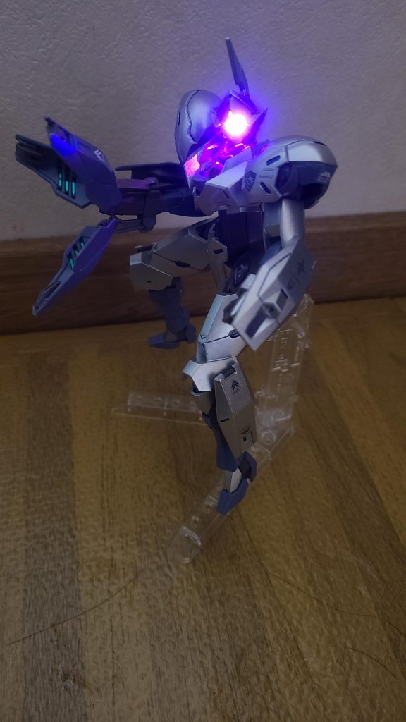 写真だと光り過ぎて見えます...が強そう。