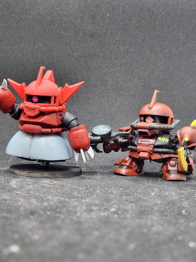 同じキットのザクの顔比較バッサリ切断してプラ板で作りました