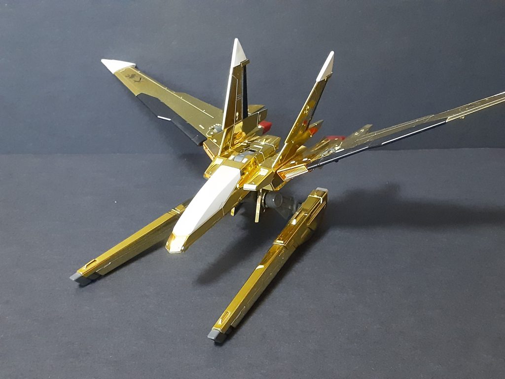 オオワシ。ビルドブースターのモデルとしても有名。経年劣化で高エネルギービーム砲の接続軸がギチギチになってて下手に動かすとねじ切れそうになってた。