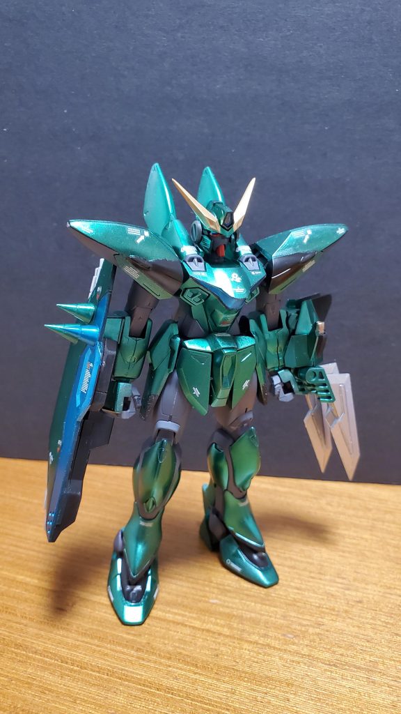 バルカン等の内蔵武装は無く、ほぼ全て実体武装である。  