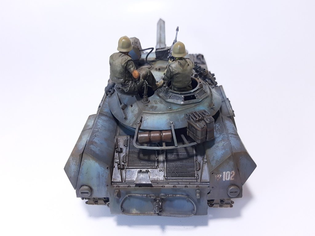 後ろ側は実は設定と少し形状が違いますが、うまく作れそうになかったので、元キットのものを流用しています。