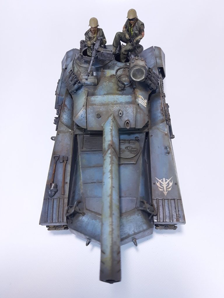 製作工程①本体改造②サーフェイサー（グレー）③パネルラインシャドー吹き（クレオスEXブラック）④グラデーション塗装（ラッカー）⑤ケープ剥がし塗装（タミヤアクリル）⑥エッジ塗装（エナメル）⑦ストレーキング（油彩絵具）⑧スミ入れ（エナメル）