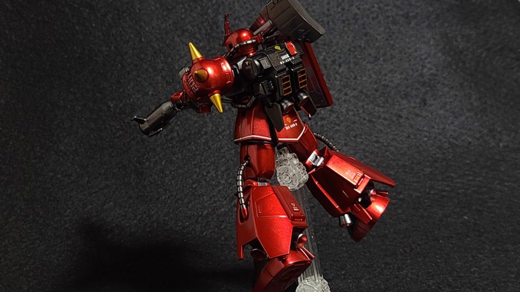 そんな折、軍上層部は次期空間用主力MSの選定コンペを開催する事とした。ツィマッド社は重力下用重MSのドムをベースとしたリックドムを発表し、それには量産化のロードマップも添えられていた。もともとブロック構造を採用していたドムは、空間戦闘用に必要なユニットを差し替えるだけで既存の生産ラインをほぼそのまま流用が可能だったのである。対してジオニック社は開発の遅れているゲルググではなく、06R-2Pをベースとしビーム兵器をオミットした機体である06-R2を発表した。高出力ジェネレーターを機動性に全振りする事で、従来の06R-1Aよりも更に優れた機動性能を発揮する事が出来たのだ。実際コンペディションにおいて、この06R-2はリックドムよりも優れた性能を発揮するものの、生産性の悪さや取り扱いに（操縦も整備も）依然問題を抱える本機はリックドムに敗れる事となった。もっともその事はジオニック社も織り込み済で、ゲルググはこれよりもっと優れた機体になるというアピールにコンペを利用したとの噂もあった。そしてこの06R-2がザクの皮を被ったゲルググ等と評される事となったのである。