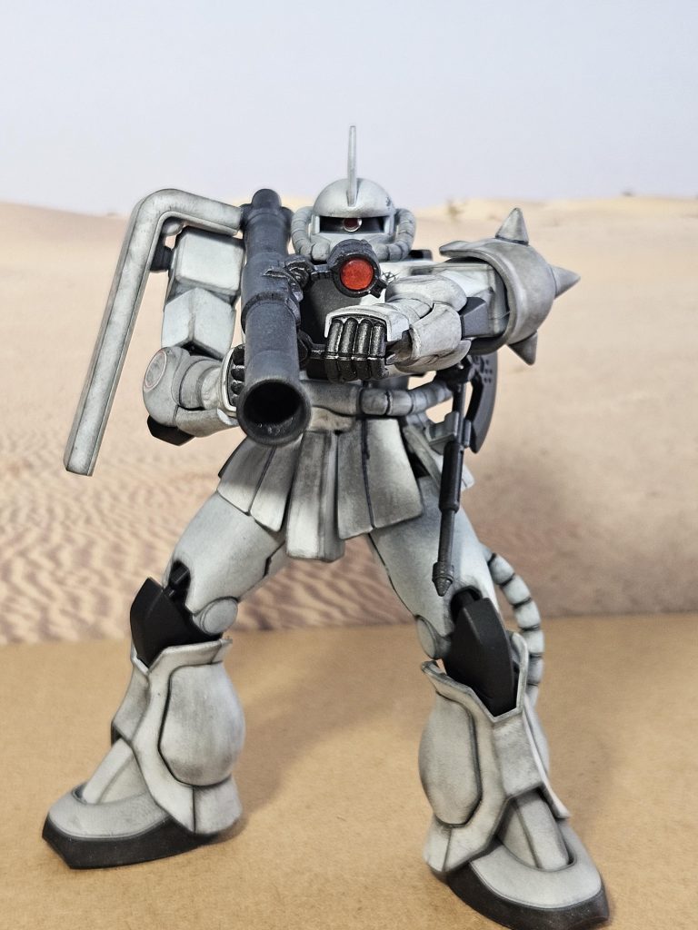 バズーカのサイト部分はHアイズを削りはめ込みにしてますが、ちょっとでも赤い部分が目立てばと裏側はガンダムマーカーのメッキを塗ってます。