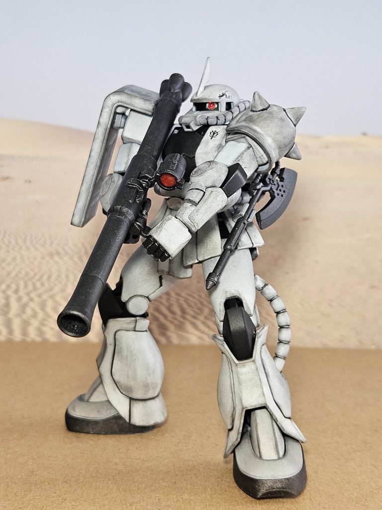 モノアイはHI-Qのアルミベース付きの3㎜をベースのモノアイ部分に張らず、3㎜ピッタリのドリルで穴を開けて接着不要でしたが、程よい位置に瞬間で固定してますが、ベースに固定の為下から好きな位置に移動可能です。