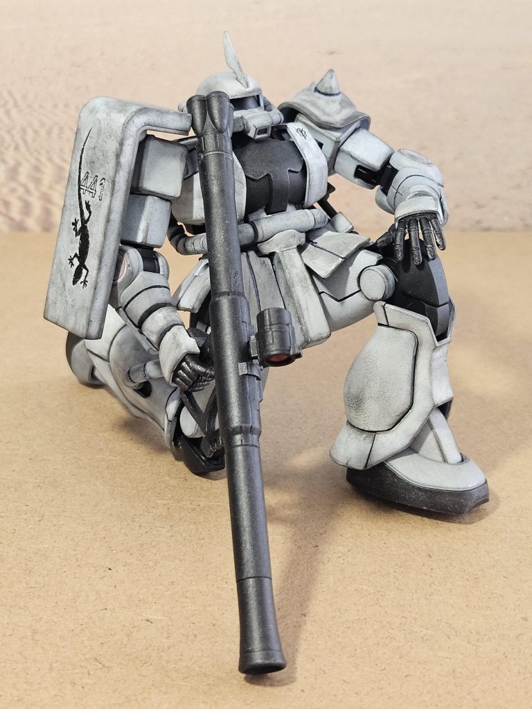 出撃前の出力ダウン片足をつき、モノアイは消え………