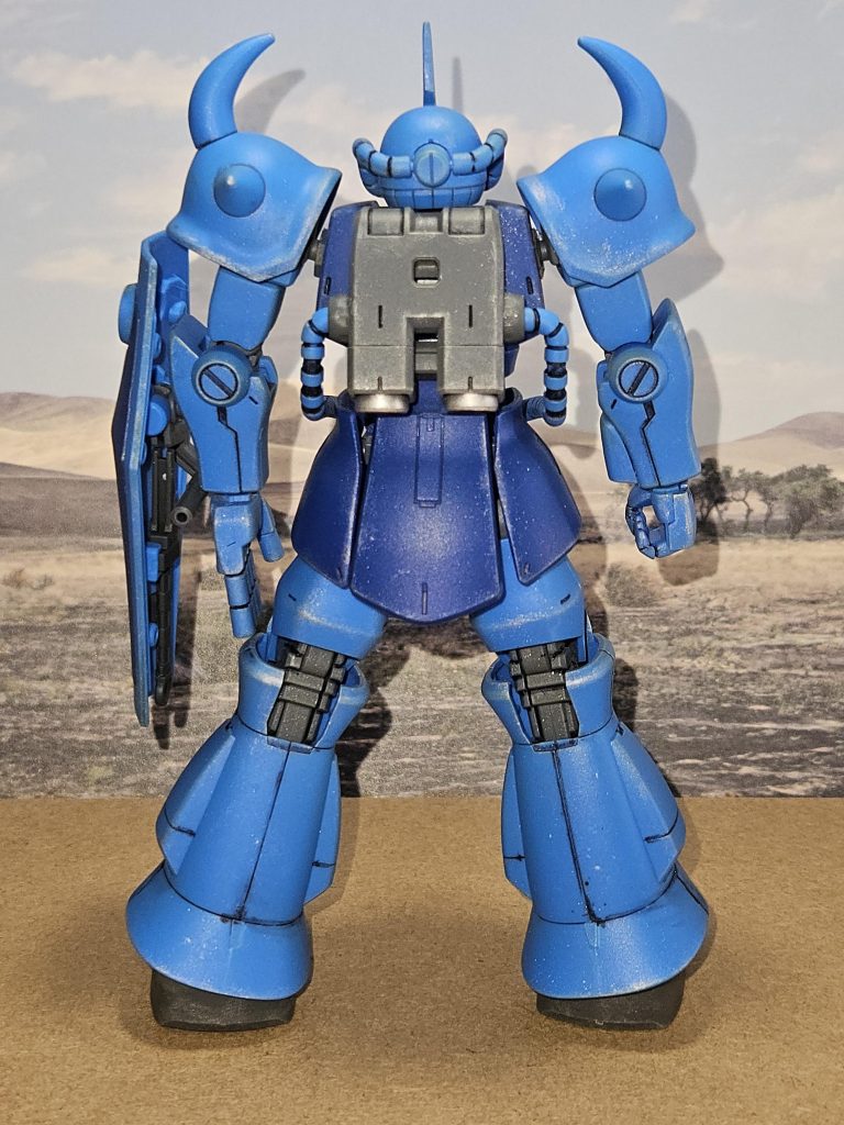 バーニアーはガンダムマーカーのロイヤルメッキで塗装しました。一応中はロイヤルレッドです。