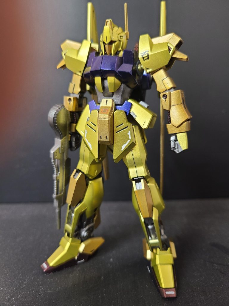 以上、百式でした。百式リバイブは賛否両論(否の方が多い？)ですが、個人的にスタイルがよくかっこいいと思います。今回はだいぶあっさり作りましたが、棚に飾っても目立ついいキットに仕上がったなぁと喜んでいます(^-^)