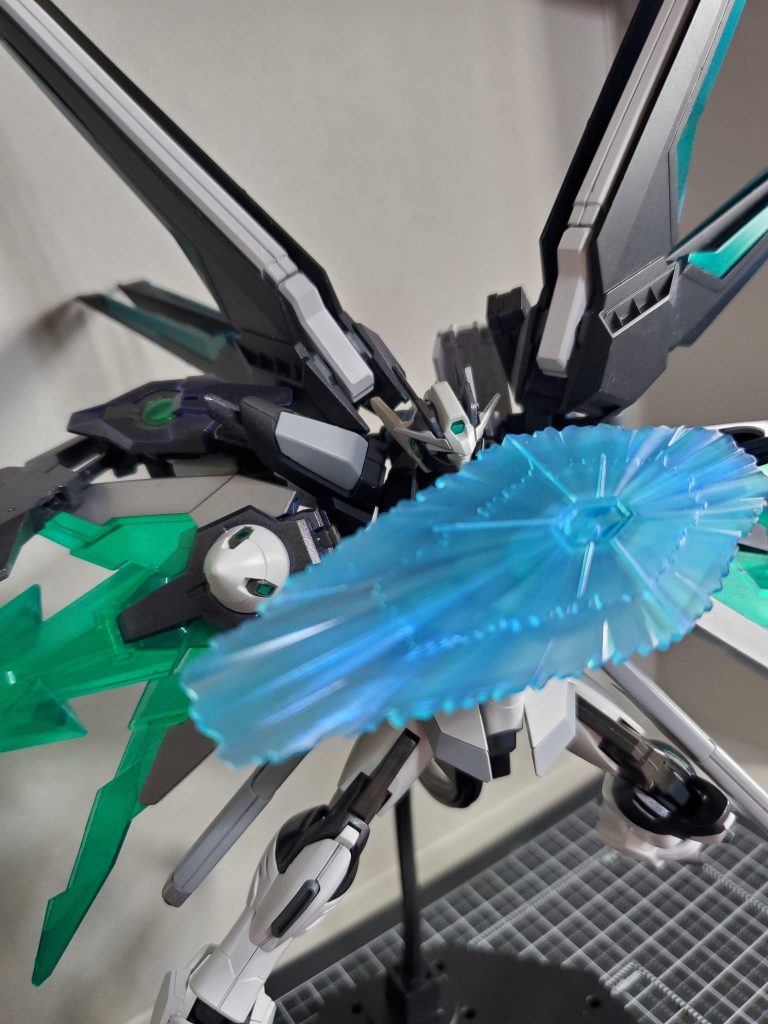 ライフリの腕パーツを加工してアタッチメントで装備すればビームシールドも張れます。