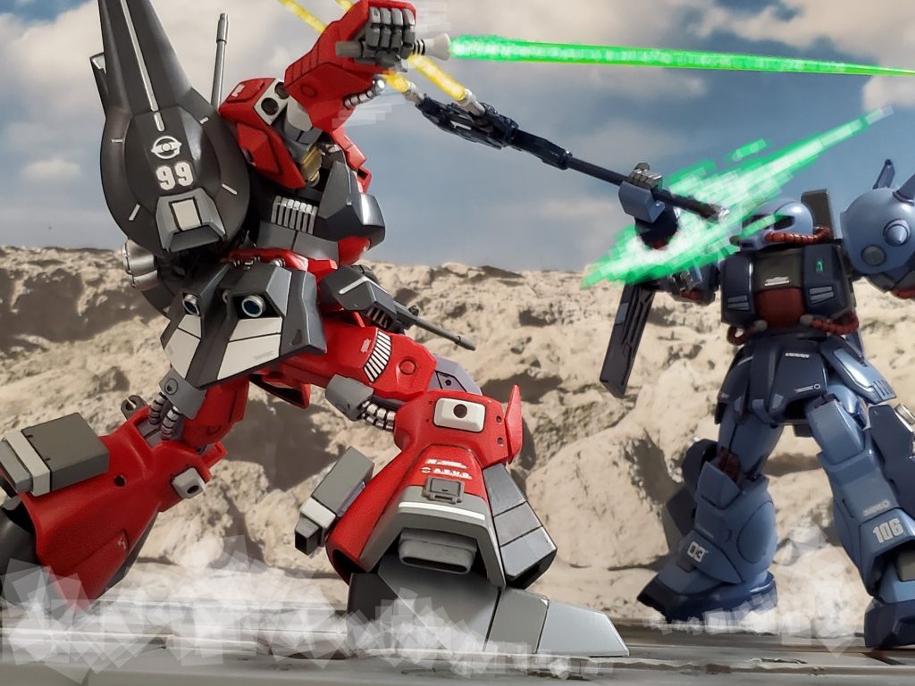 互いの攻撃が交錯する中、ついにアムロのリック・ディアスが青きハイザックの右腕を切り落とす🎵