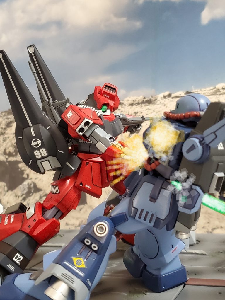 リック・ディアスは連撃でハイザックの左腕も切り落とし、さらに最後の一撃を加える~🤩✨勝負あり✋そして、勘の良いハイザックのパイロットはトドメの寸前で脱出ポッドで緊急脱出~🔴💨