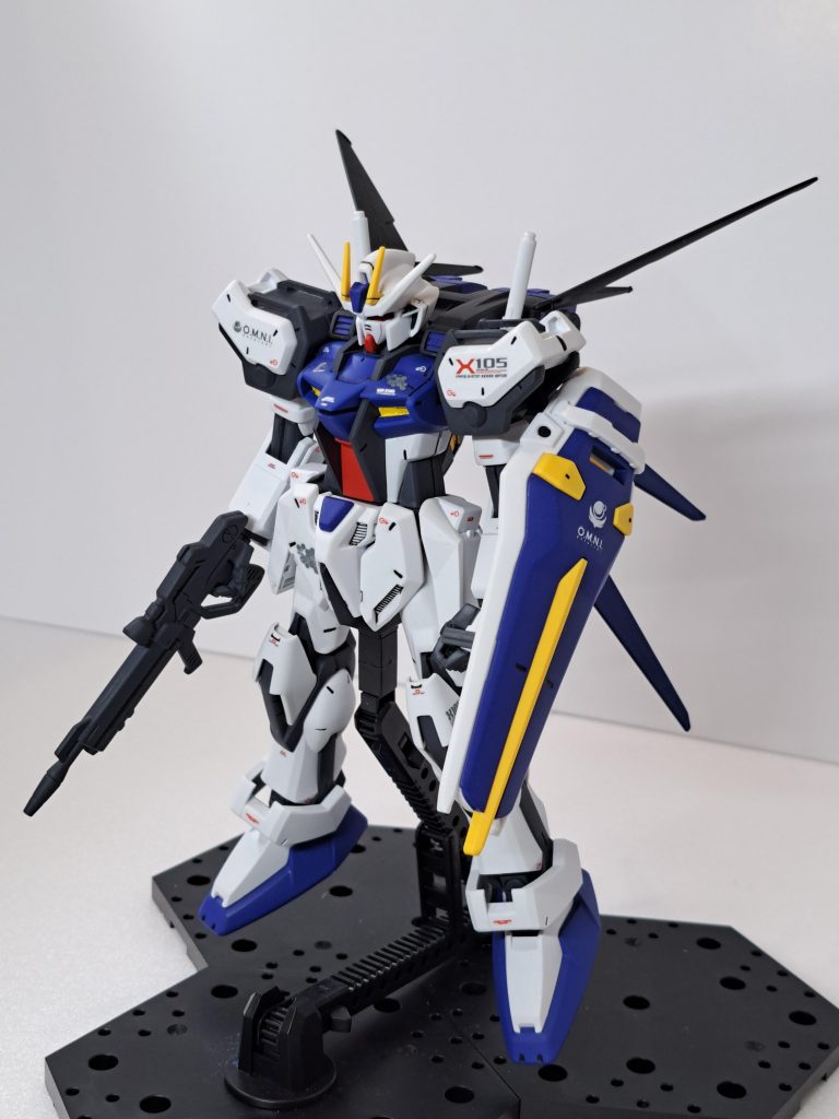 エールストライカー装備状態旧キットのエールストライカーはMG等と比べてコンパクトです。