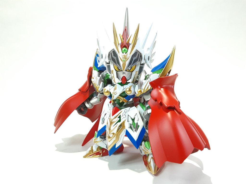 レイフガンダムから肩マントを拝借、ハデな見た目にも出来ます