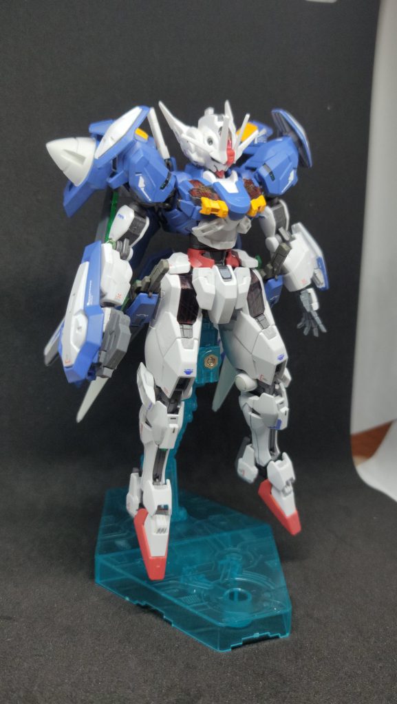 エアリアル改修型の上半身にキャリバーンの下半身、各所にダブルオーガンダムと付録のアストレア改造パーツをミキシングしました。