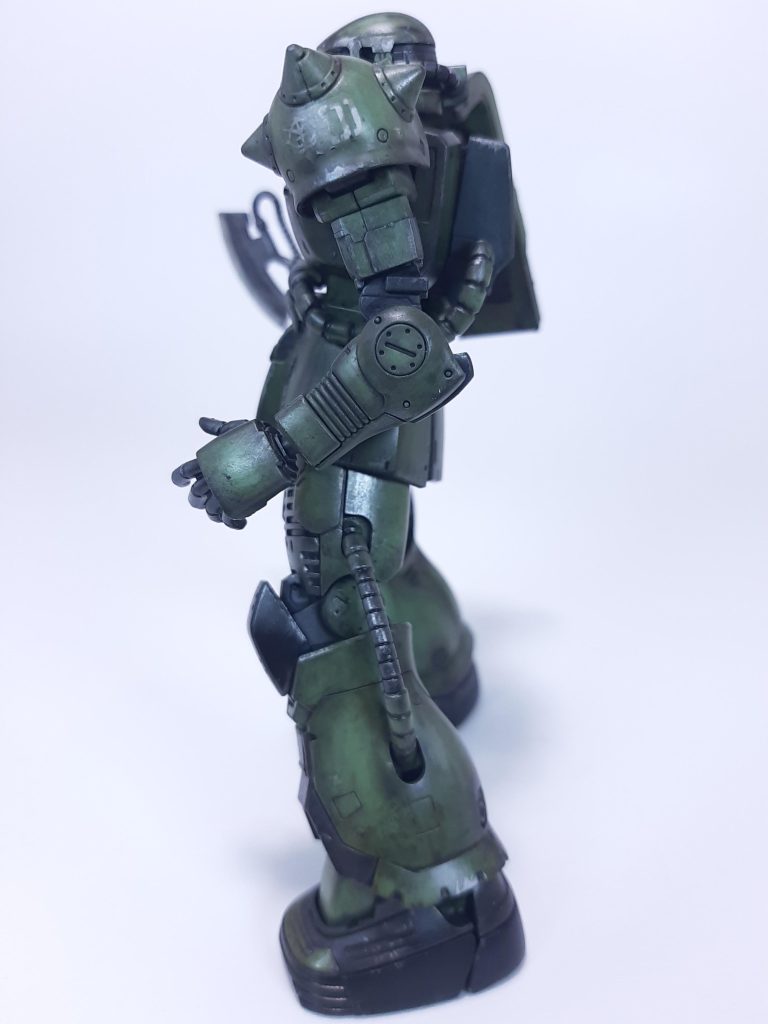 ショルダーのみ合わせ目消しをしました。スパイク部分の合わせ目はそのまま残しました。