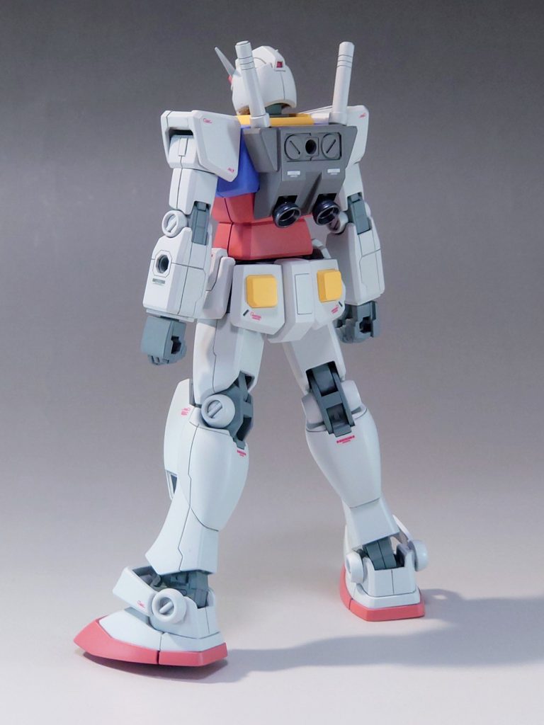 バーニアスラスターは金属色で塗装して他の部位と質感を変えてます。