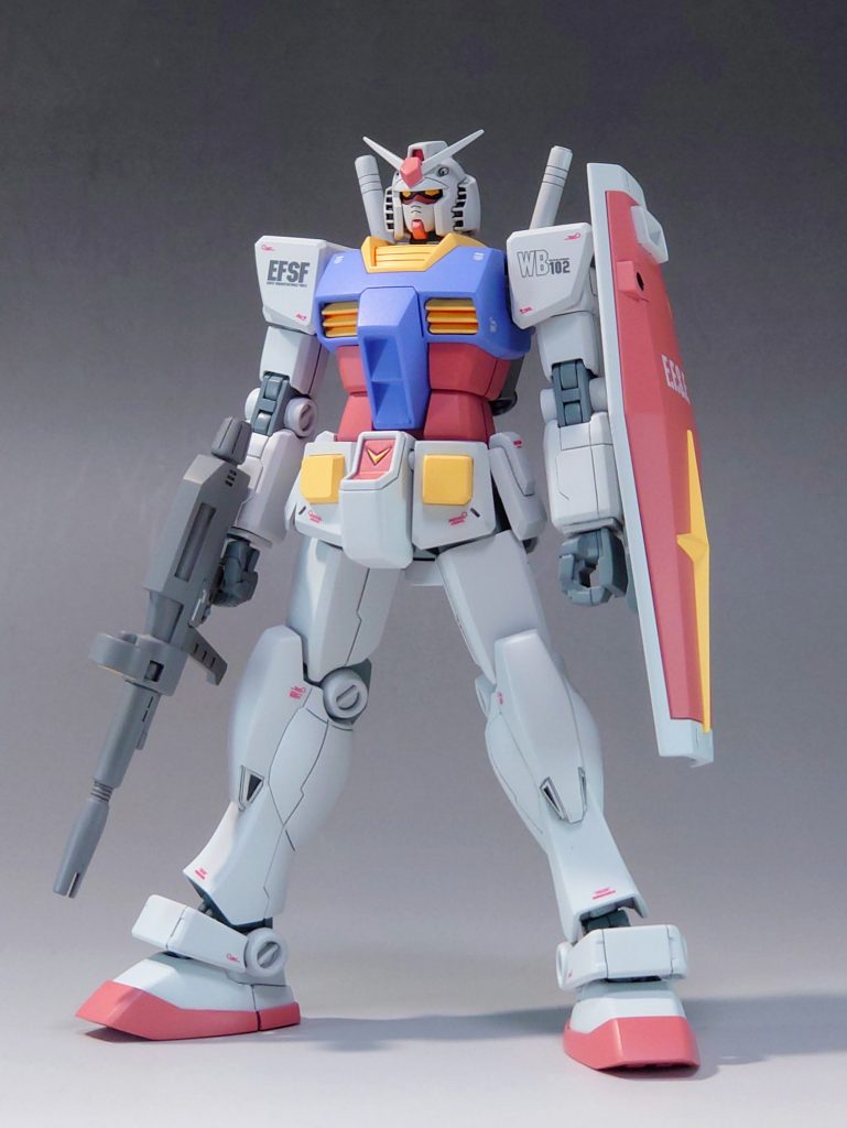 スタンダードなガンダムに見えるように各部改修。塗装は明度の高いパステル調のカラーを使用しました。