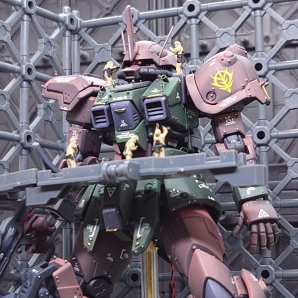 動くガンプラ！イフリートカスタム,ガルマ・ザビカラー専用機!