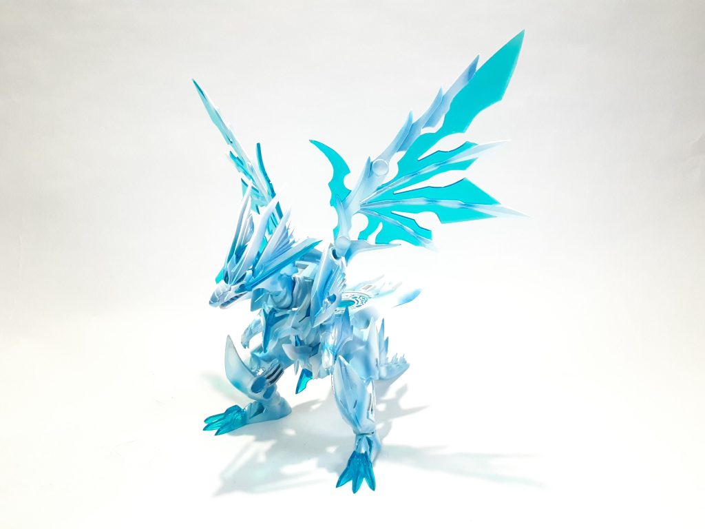 塗装は白銀イメージで仕上げましたSDシリーズでドラゴン造形のモノは珍しいし制作していてとても楽しかったです