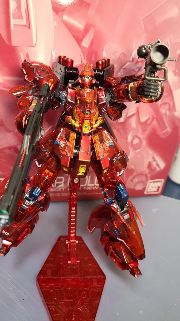 そして、正面。モノアイは某100円ショップで買ったシールを使ってます。