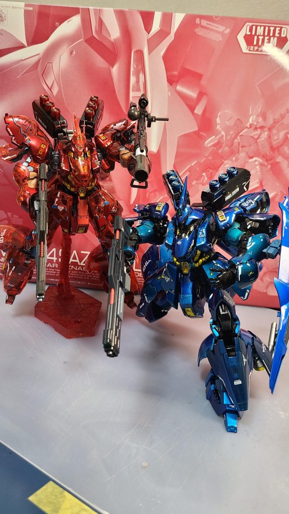 そして、前回の青サザビーとコラボ。最後までありがとうございます。