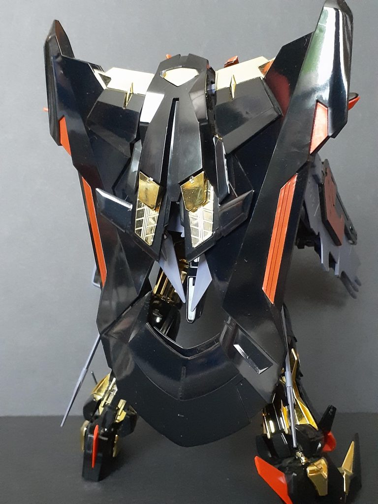 背負いものが大きい上にヒールが高いけど十分自立可能。