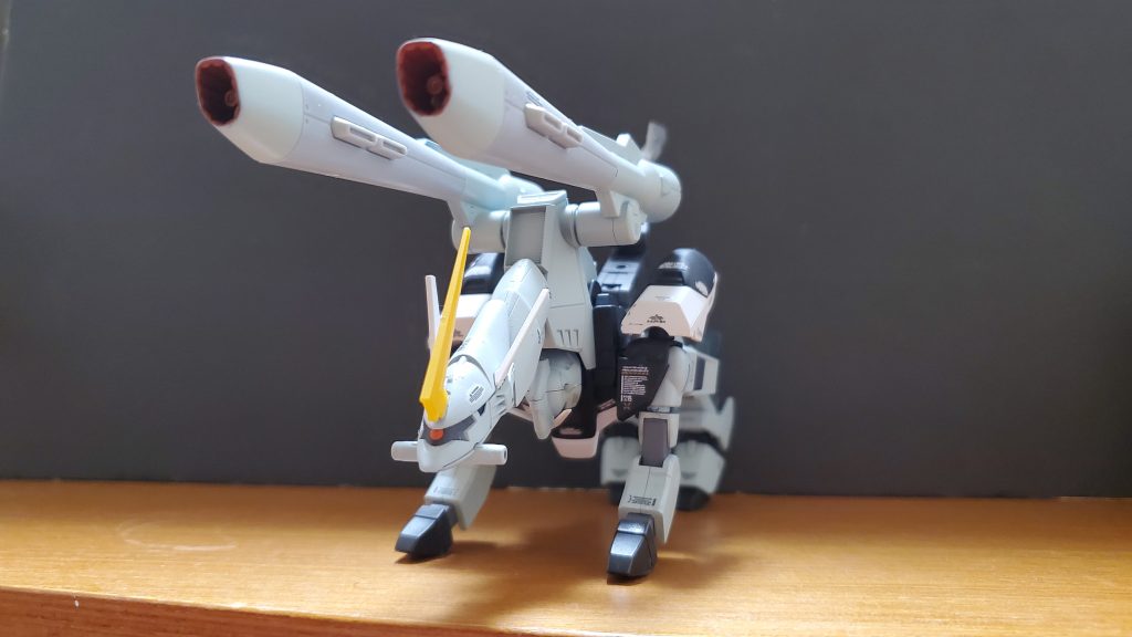 変形形態:全地形に対応するために、四足の獣形態に変形することが出来る。ありとあらゆる地形から様々な角度でメガロシュラークを使用することが出来る。技術体系や開発の系譜をみると本機はバクゥのひ孫にあたる。