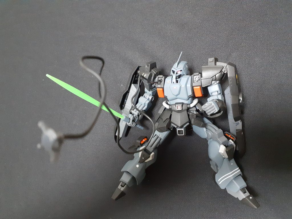 右胸アンカーワイヤー射出。左胸はバルカンです。赤いところにそれぞれワイヤー、弾薬が収納されてる設定