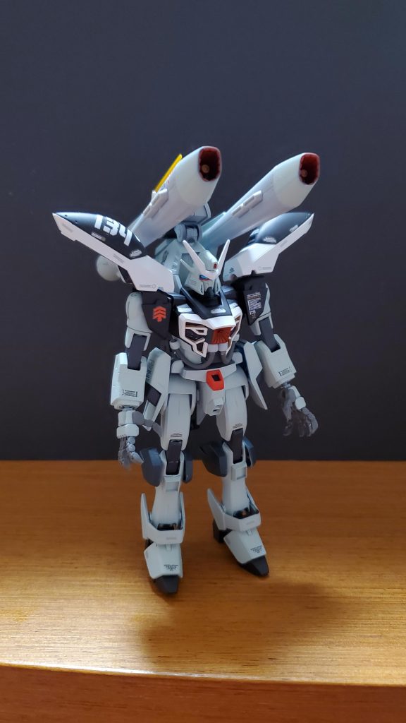 機体解説②:本機は連合とザフトの技術を惜しみもなく投入され開発された機体。連合軍のカラミティをベースにガイアガンダムの変形機構を搭載している。装甲はバリアブルフェイズシフト装甲。動力源はザフトの虎の子でもあるハイパーデュートリオンエンジンである。